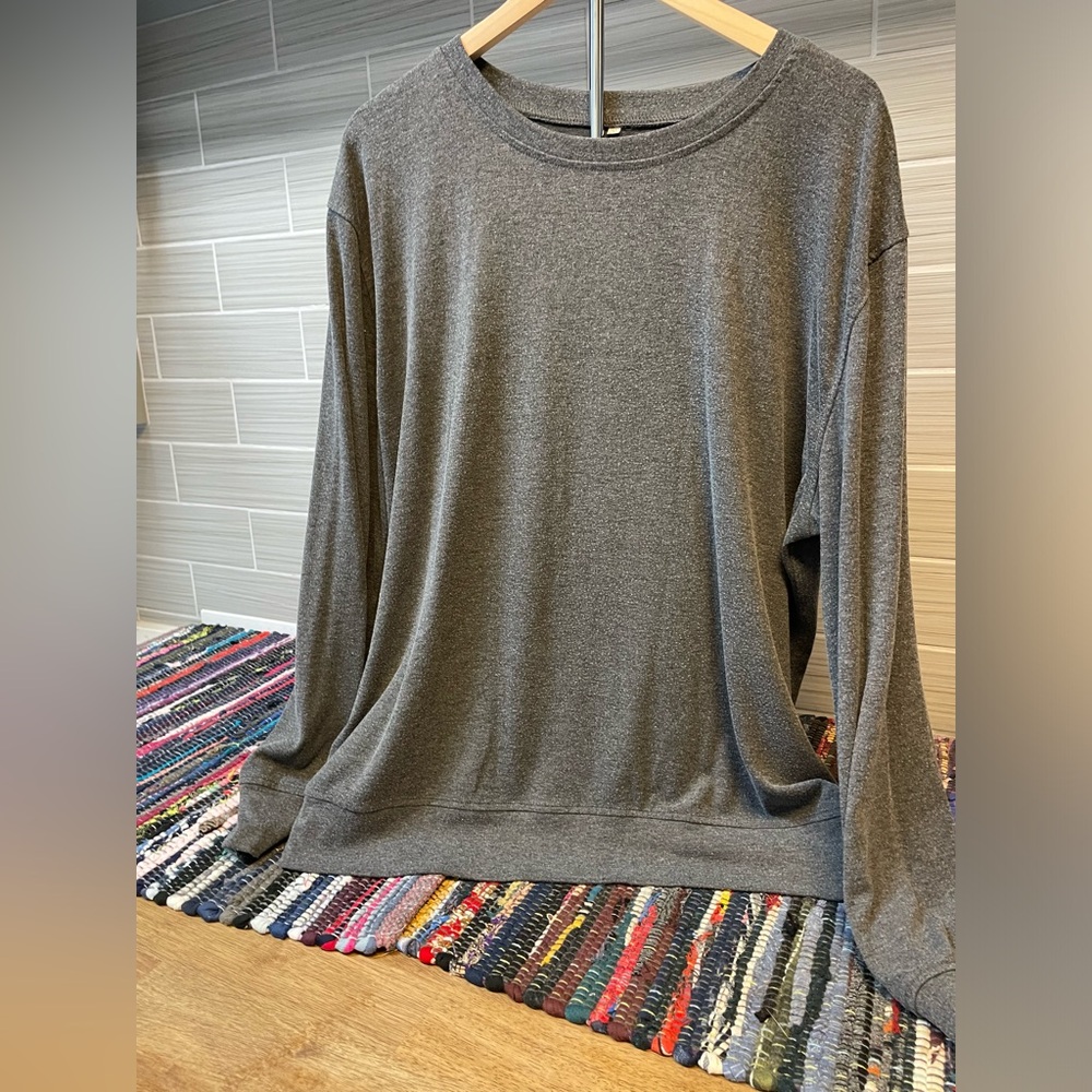 🍀3 FOR $15🍀 | Crew Neck | Long Sleeve | Casual/Classic | 2XL (US 20) | Grey